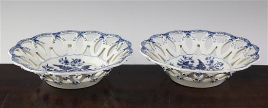 A pair of Worcester blue and white Pine Cone pattern circular baskets, c.1775, 7.25in.